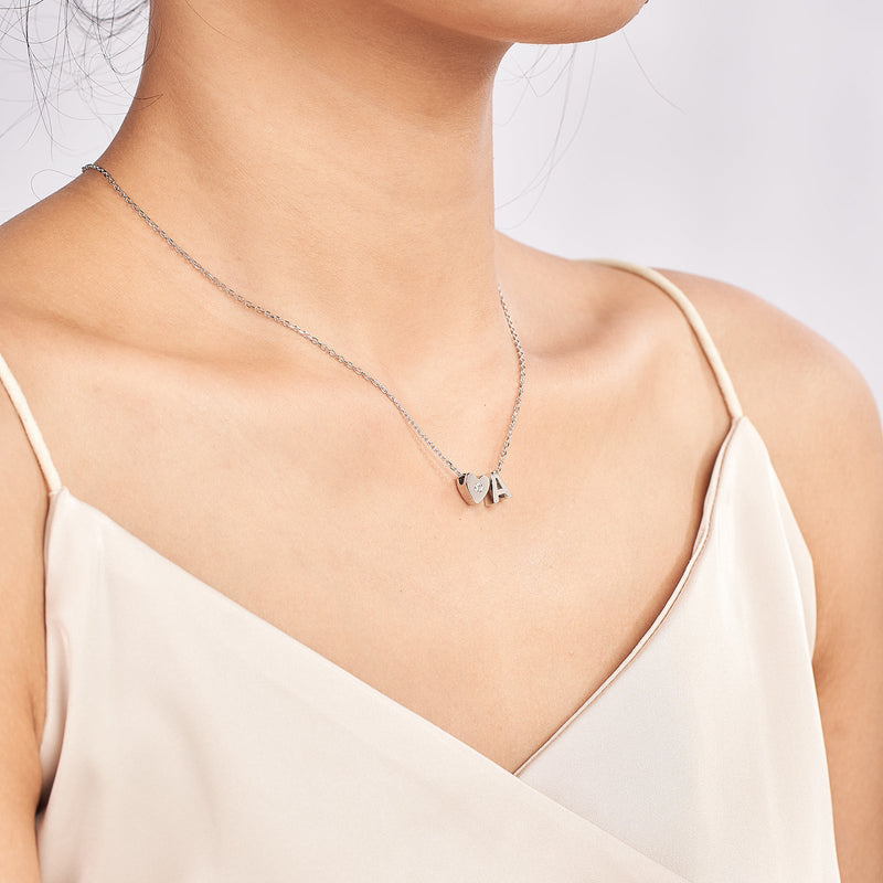 Collares con corazón y letra A inicial de moissanita para mujer